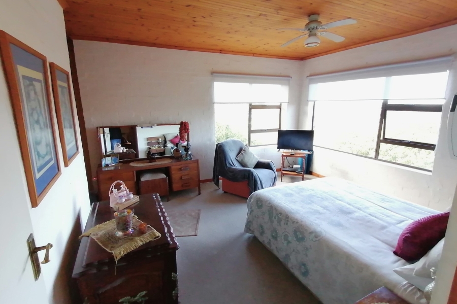 6 Bedroom Property for Sale in Bergsig Western Cape